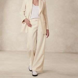 Lido Wide-legged Italian Wool Pant
Cream White